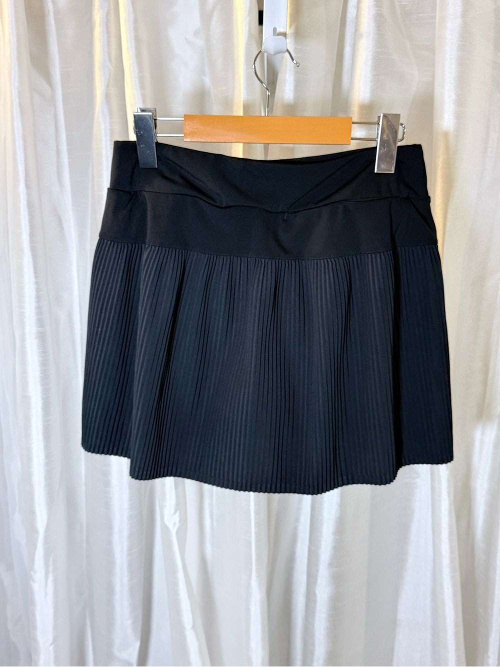 Nike Black Pleated Side-Panel Active Skirt - Picture 2 of 3